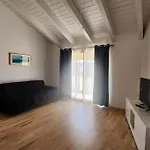 Casa Benedetta, Nuovo Attico Da Sogno, 2 Camere Private Con Terrazza E Vista Scorcio Di Mare