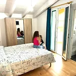 Casa Benedetta, Nuovo Attico Da Sogno, 2 Camere Private Con Terrazza E Vista Scorcio Di Mare *