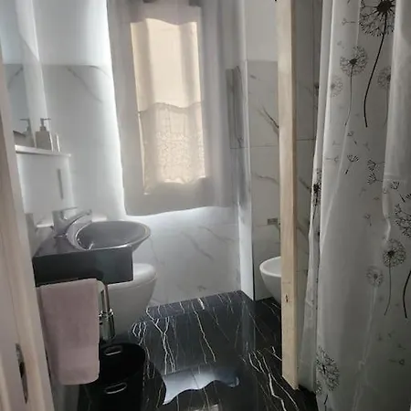 Casa Benedetta, Attico Intero Con 2 Terrazze E Scorcio Vista Mare O Camera Con Bagno Privato In Appartamento Condiviso Lejlighed