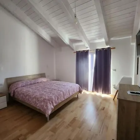 Casa Benedetta, Attico Intero Con 2 Terrazze E Scorcio Vista Mare O Camera Con Bagno Privato In Appartamento Condiviso * Alghero