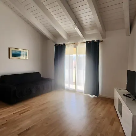 Casa Benedetta, Attico Intero Con 2 Terrazze E Scorcio Vista Mare O Camera Con Bagno Privato In Appartamento Condiviso