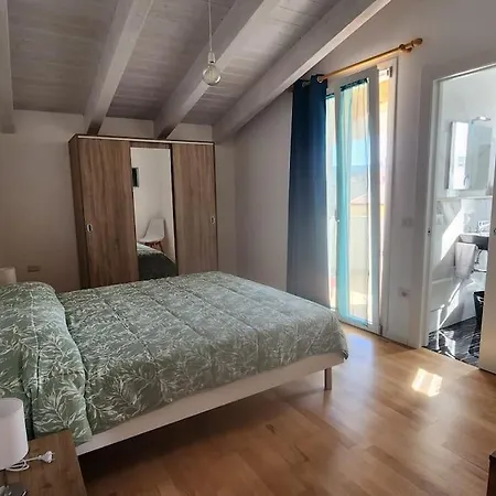 Casa Benedetta, Attico Intero Con 2 Terrazze E Scorcio Vista Mare O Camera Con Bagno Privato In Appartamento Condiviso Alghero