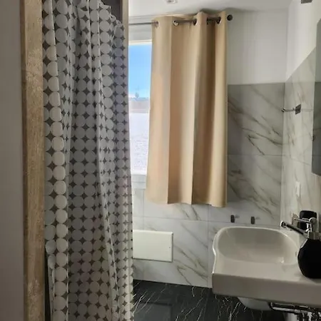 Casa Benedetta, Attico Intero Con 2 Terrazze E Scorcio Vista Mare O Camera Con Bagno Privato In Appartamento Condiviso * Alghero