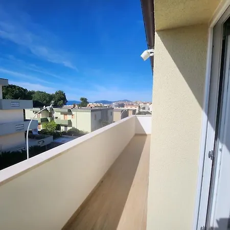 Appartamento Casa Benedetta, Vivi L'incanto Di Un Attico Da Sogno Con 2 Terrazze E Vista Scorcio Di Mare Oppure Scegli La Privata Con Bagno Annesso E Terrazza *