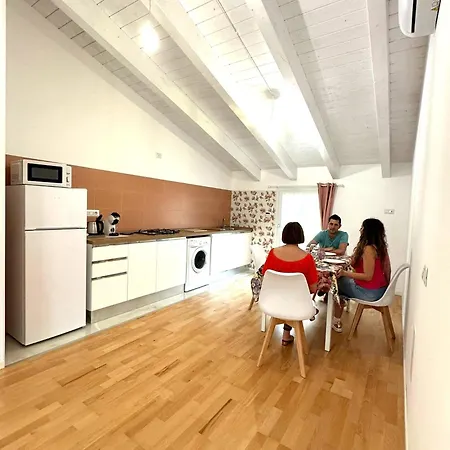 Casa Benedetta, Attico Intero Con 2 Terrazze E Scorcio Vista Mare O Camera Con Bagno Privato In Appartamento Condiviso Lejlighed