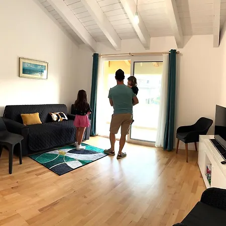 Casa Benedetta - Attico Con Terrazza Vista Mare, Vicino Al Lungomare Appartamento *