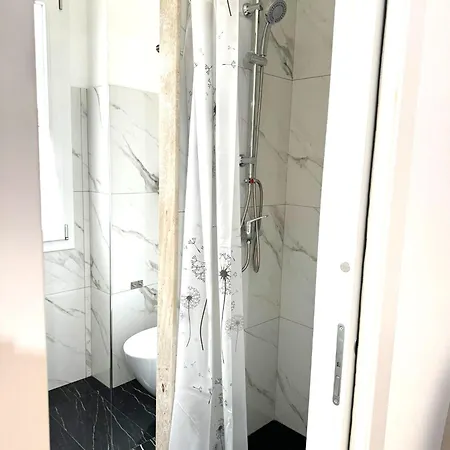 Casa Benedetta, Attico Intero Con 2 Terrazze E Scorcio Vista Mare O Camera Con Bagno Privato In Appartamento Condiviso Alghero