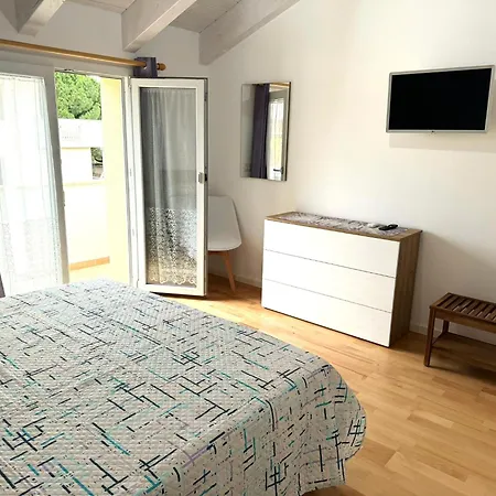 Casa Benedetta, Attico Intero Con 2 Terrazze E Scorcio Vista Mare O Camera Con Bagno Privato In Appartamento Condiviso