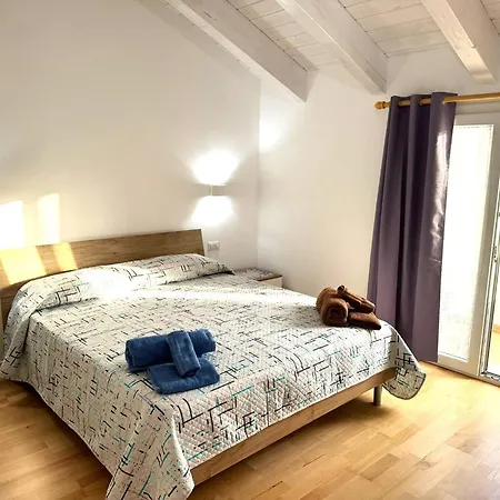 Lägenhet Casa Benedetta, Nuovo Attico Da Sogno, 2 Camere Private Con Terrazza E Vista Scorcio Di Mare *
