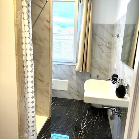 Casa Benedetta, Attico Intero Con 2 Terrazze E Scorcio Vista Mare O Camera Con Bagno Privato In Appartamento Condiviso Lejlighed