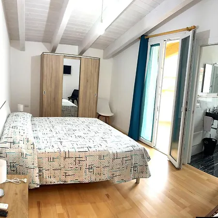 Casa Benedetta, Attico Intero Con 2 Terrazze E Scorcio Vista Mare O Camera Con Bagno Privato In Appartamento Condiviso Lejlighed Alghero